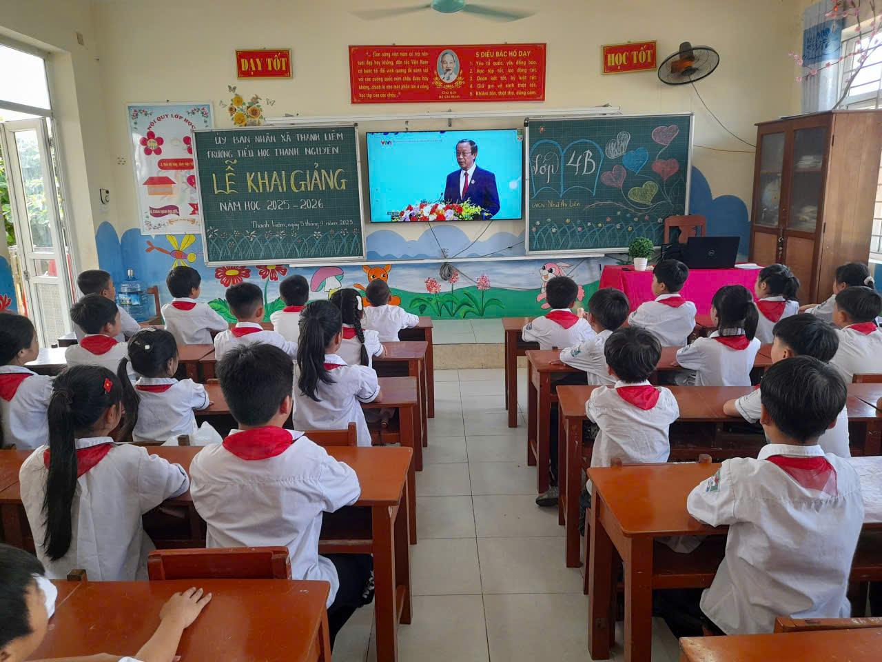 TƯNG BỪNG KHAI GIẢNG NĂM HỌC MỚI 